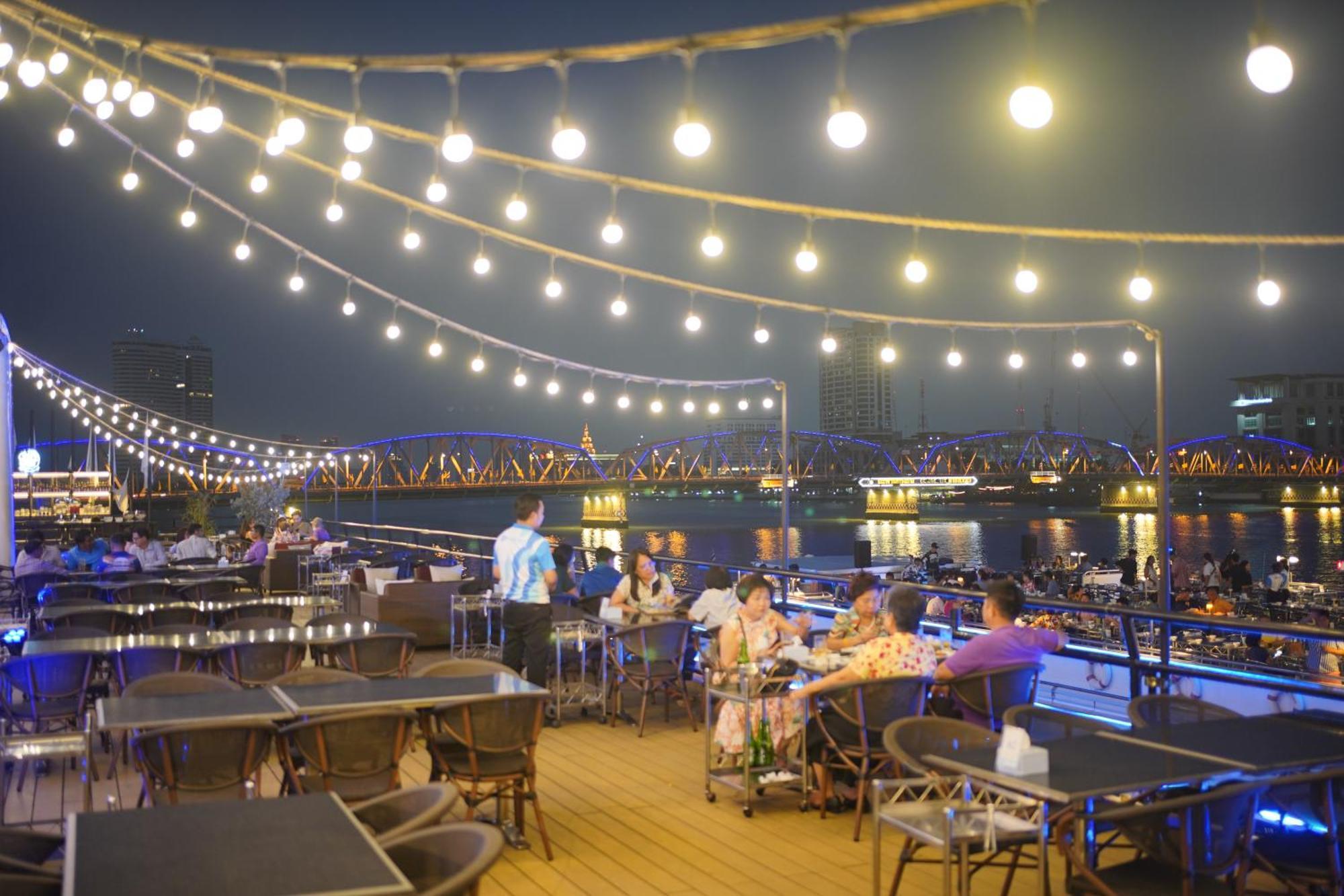 Riverside Bangkok Hotel Exterior photo